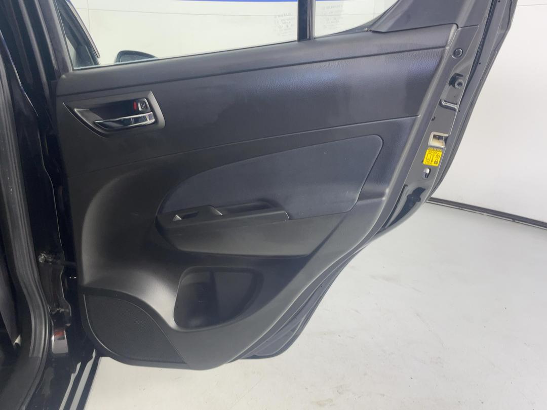 Photo '19' of Suzuki Swift