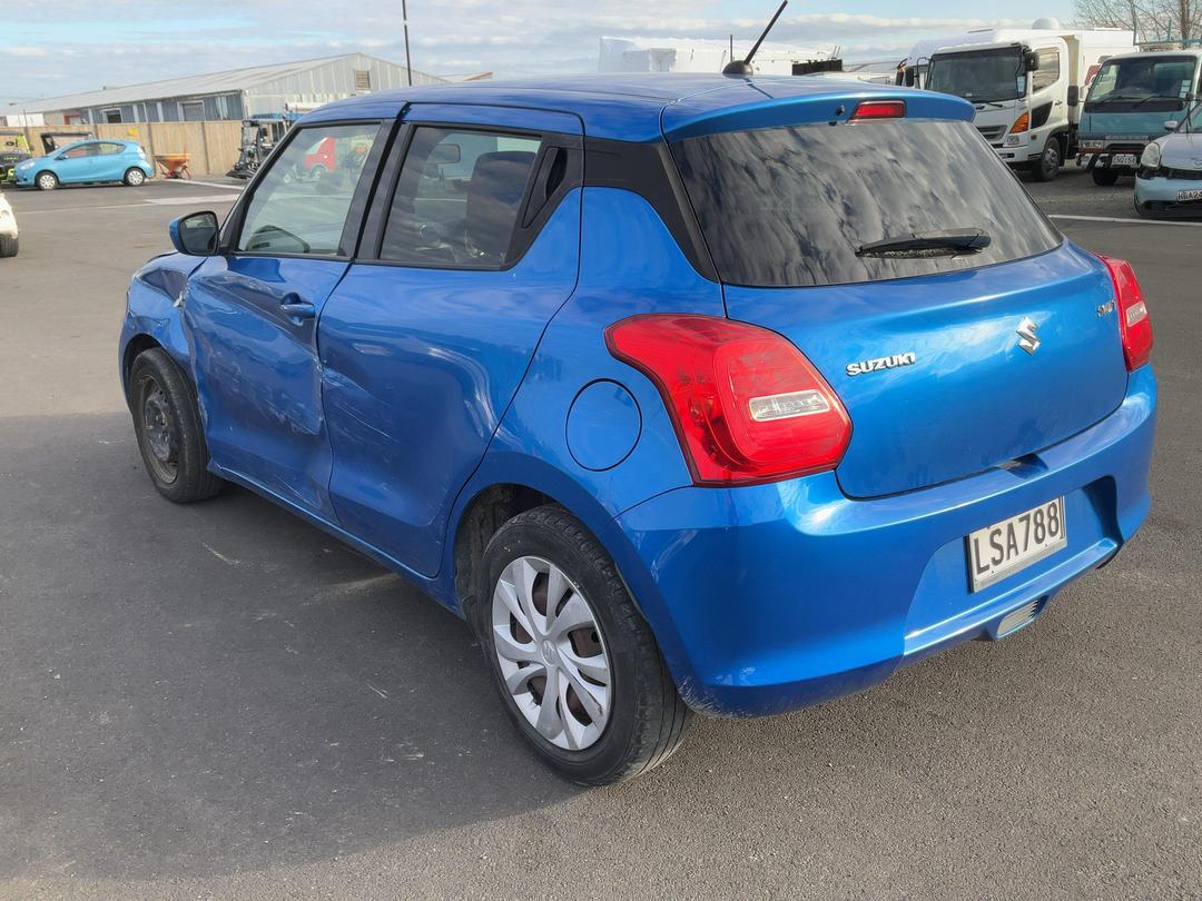 Photo '6' of Suzuki Swift GLC Photo '6' of Suzuki Swift GLC