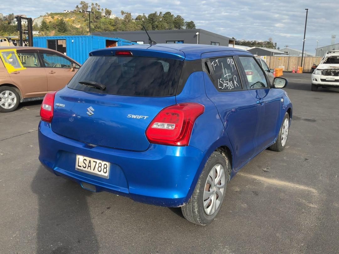 Photo '8' of Suzuki Swift GLC Photo '8' of Suzuki Swift GLC