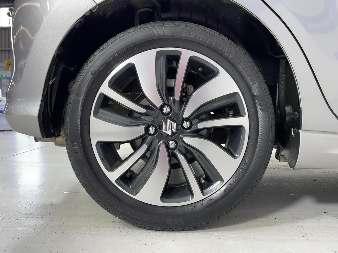 Photo '12' of Suzuki Swift