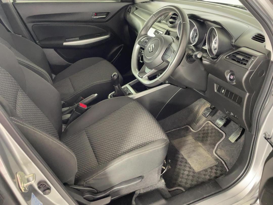 Photo '16' of Suzuki Swift
