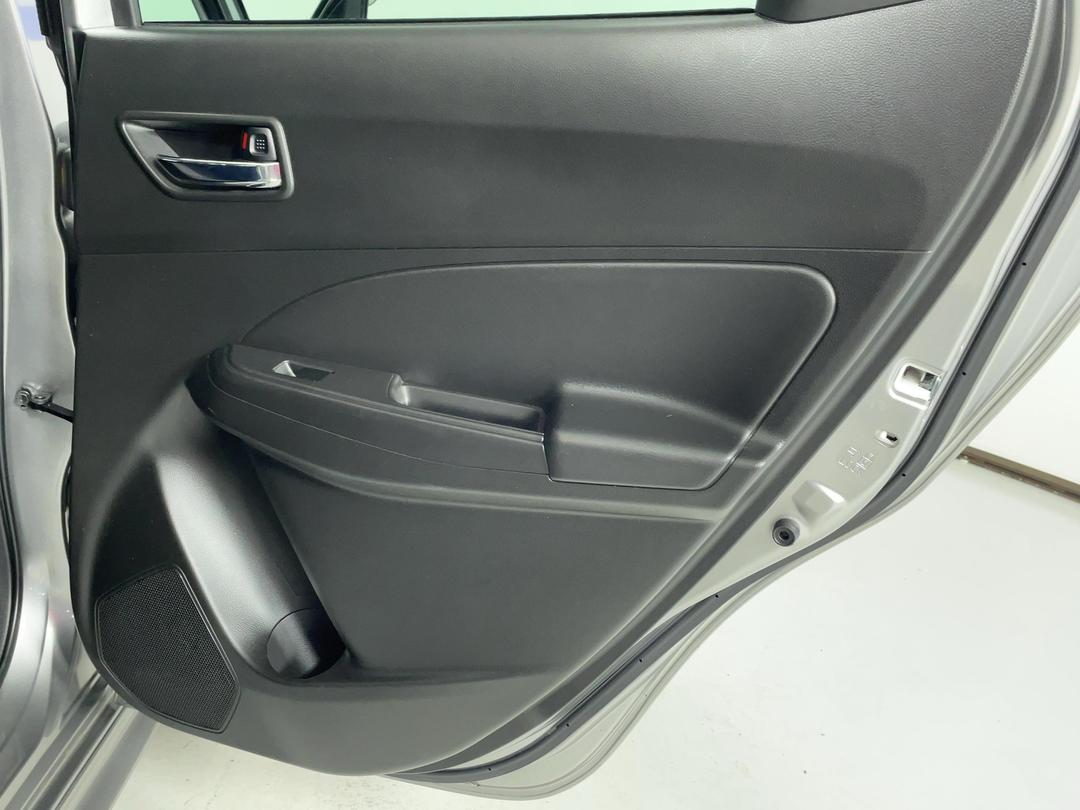 Photo '19' of Suzuki Swift