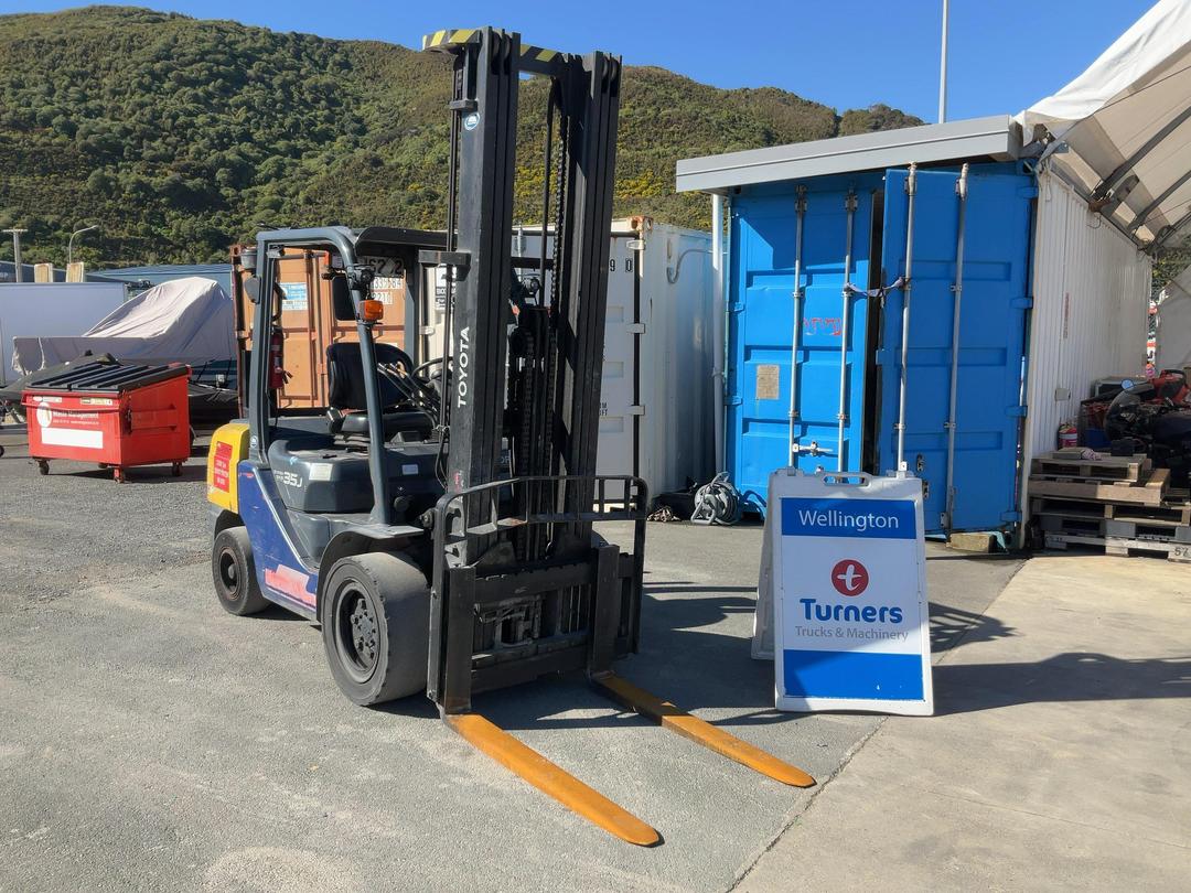 Photo '1' of Toyota 72-8FDJ35-D012623 Forklift