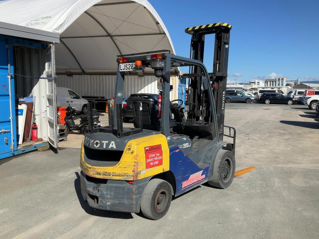 Photo '4' of Toyota 72-8FDJ35-D012623 Forklift