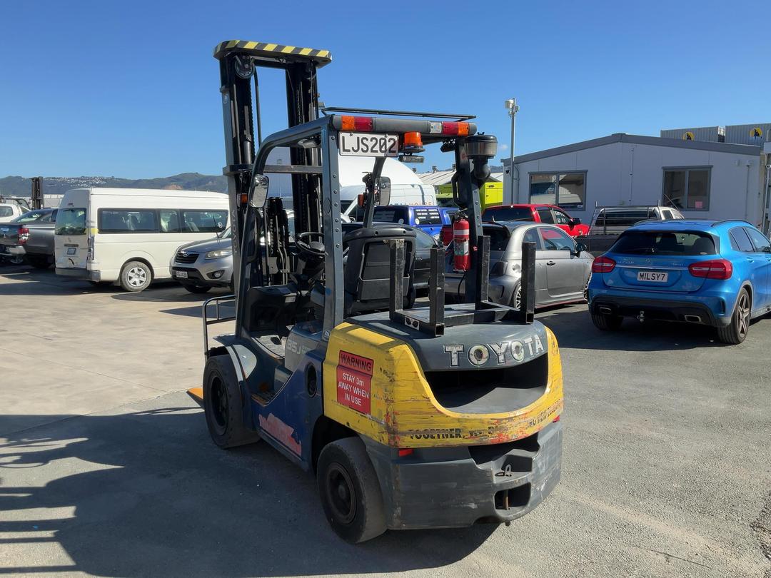 Photo '6' of Toyota 72-8FDJ35-D012623 Forklift