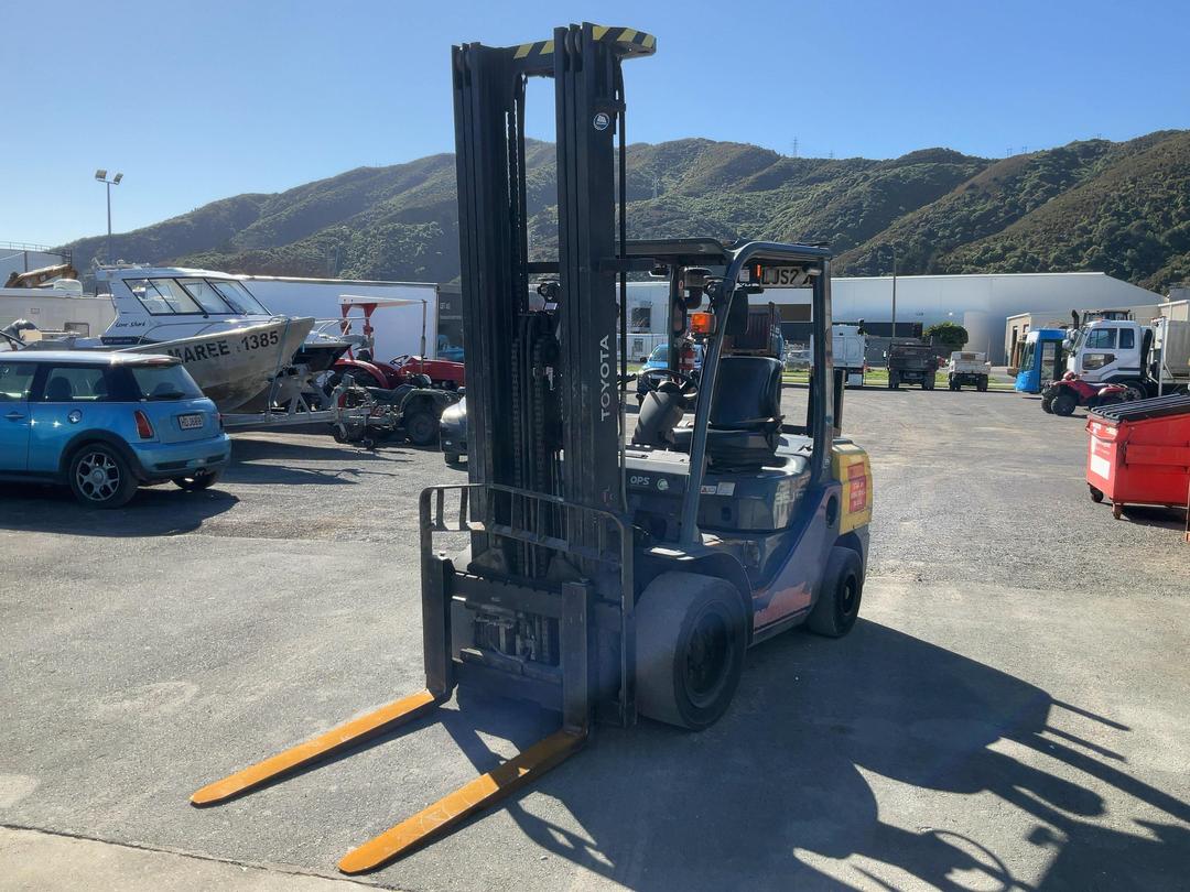 Photo '8' of Toyota 72-8FDJ35-D012623 Forklift