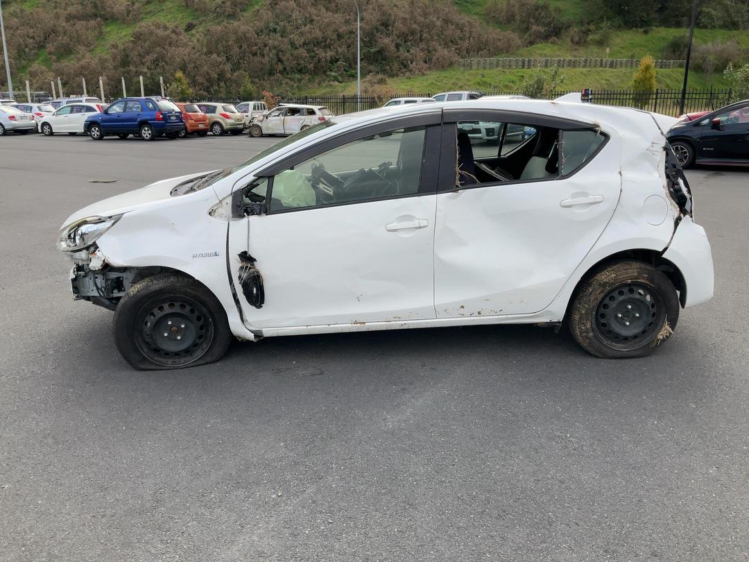 Photo '4' of Toyota Aqua Hybrid