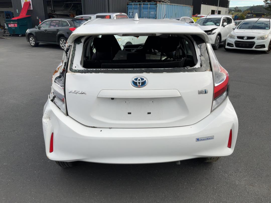 Photo '6' of Toyota Aqua Hybrid