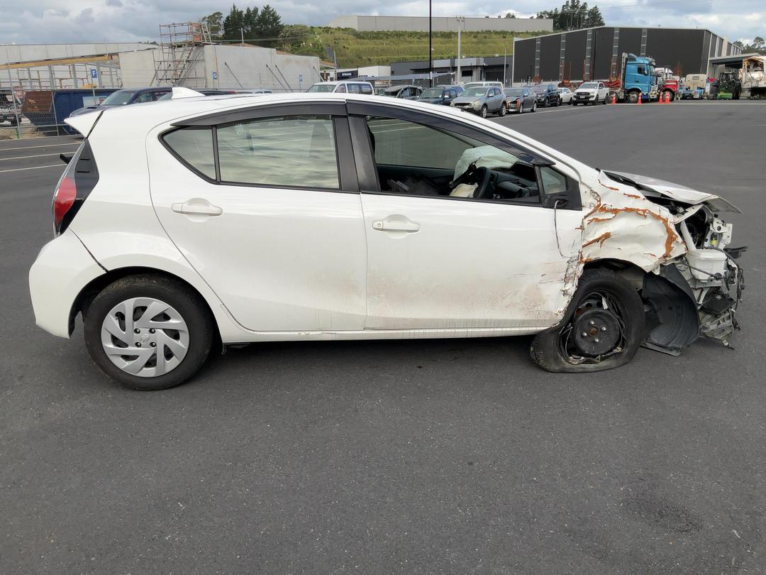 Photo '8' of Toyota Aqua Hybrid