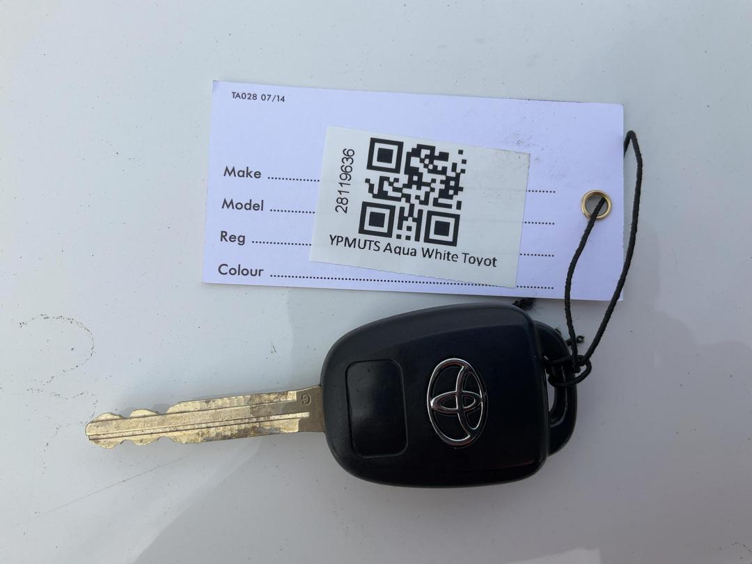 Photo '17' of Toyota Aqua Hybrid