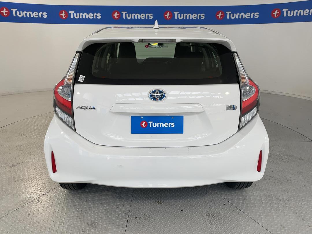 Photo '6' of Toyota Aqua