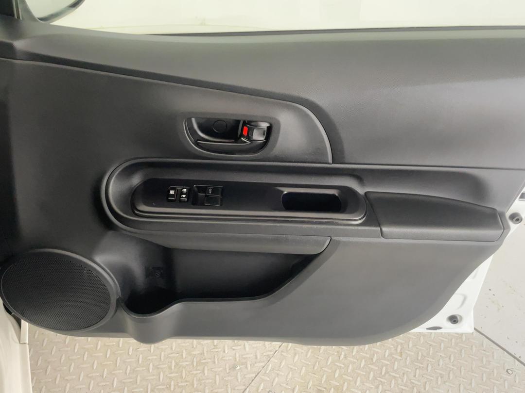 Photo '15' of Toyota Aqua