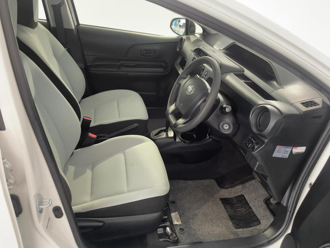 Photo '16' of Toyota Aqua