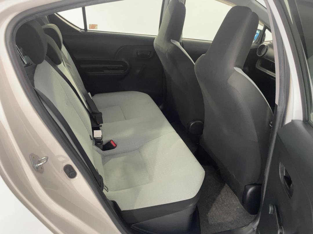 Photo '20' of Toyota Aqua