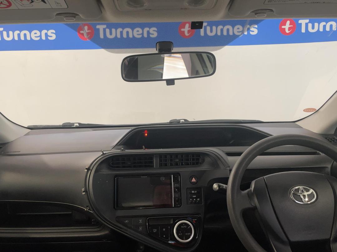 Photo '17' of Toyota Aqua