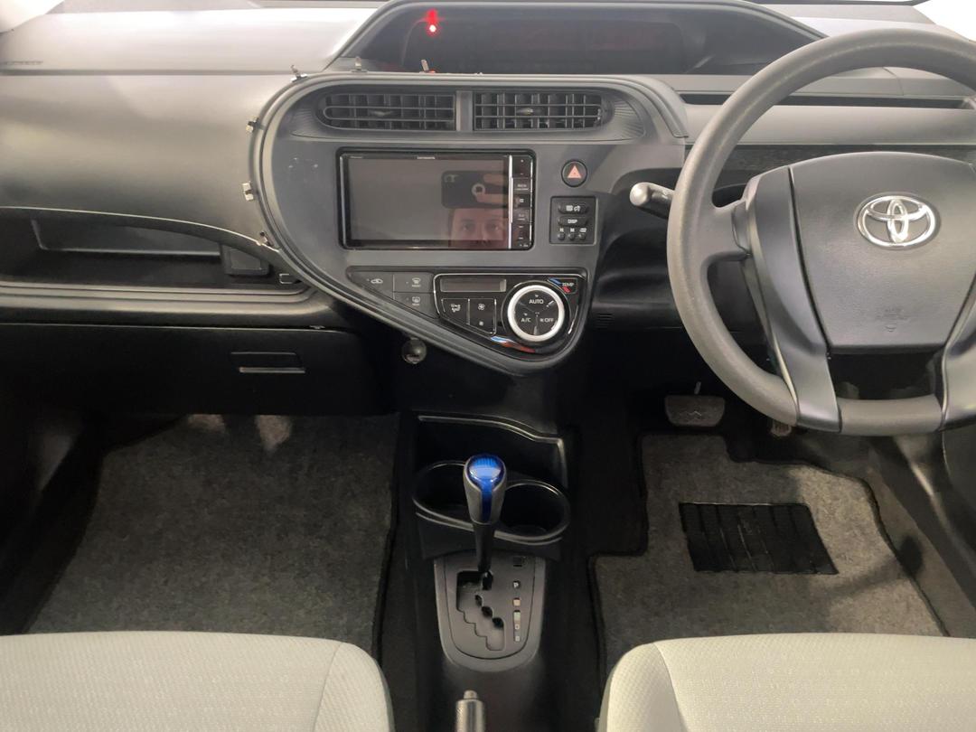 Photo '18' of Toyota Aqua