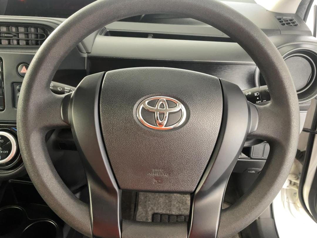 Photo '25' of Toyota Aqua