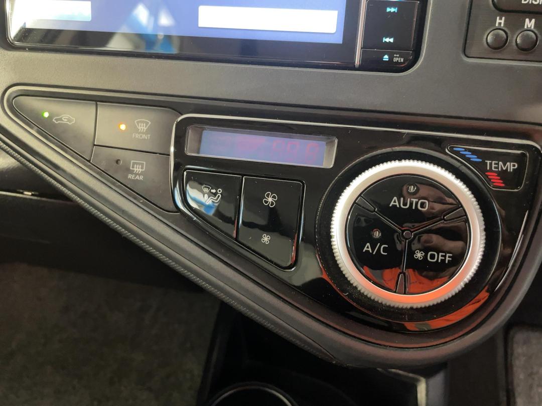Photo '28' of Toyota Aqua