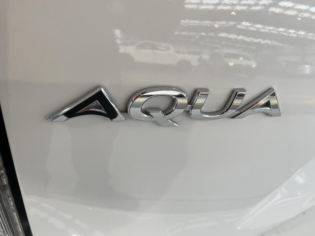 Photo '33' of Toyota Aqua