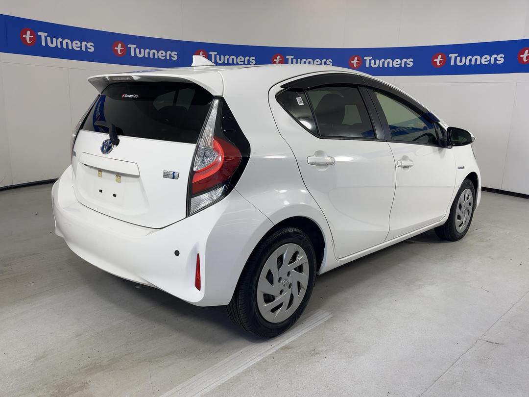 Photo '7' of Toyota Aqua