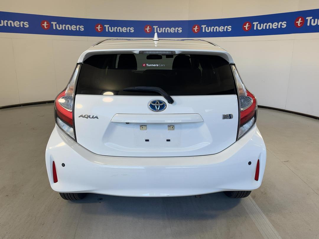 Photo '6' of Toyota Aqua