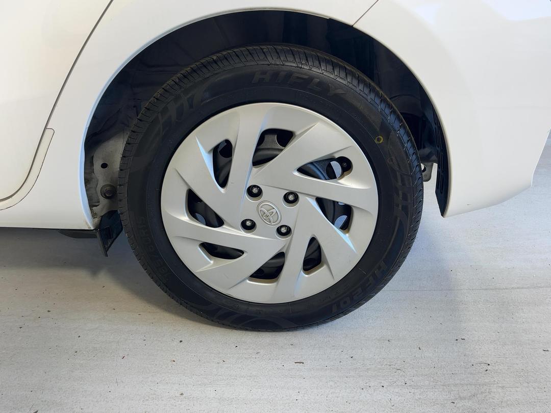Photo '11' of Toyota Aqua