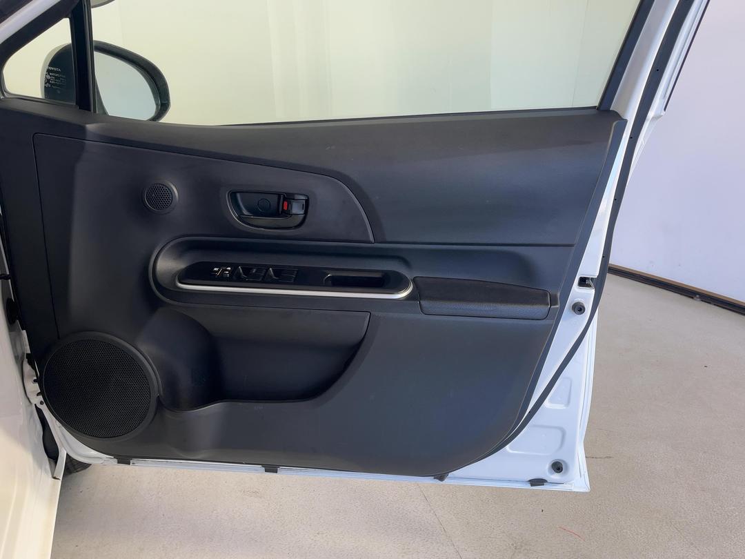 Photo '15' of Toyota Aqua
