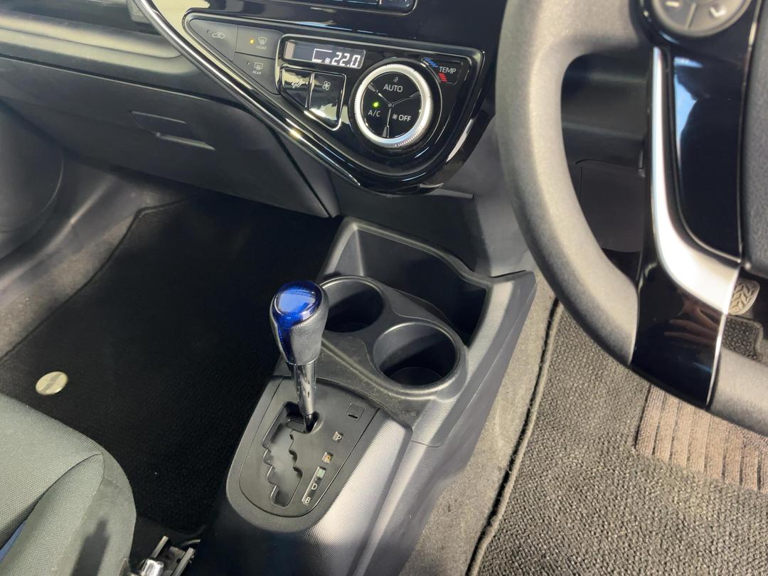 Photo '18' of Toyota Aqua