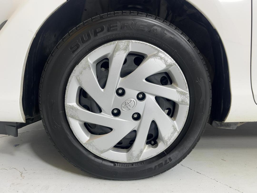 Photo '10' of Toyota Aqua
