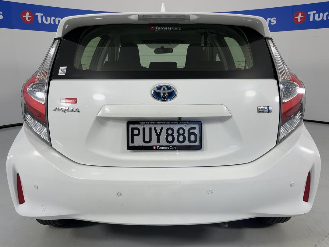 Photo '6' of Toyota Aqua