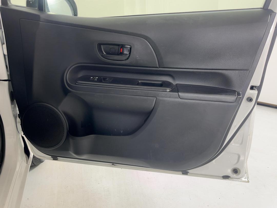 Photo '15' of Toyota Aqua