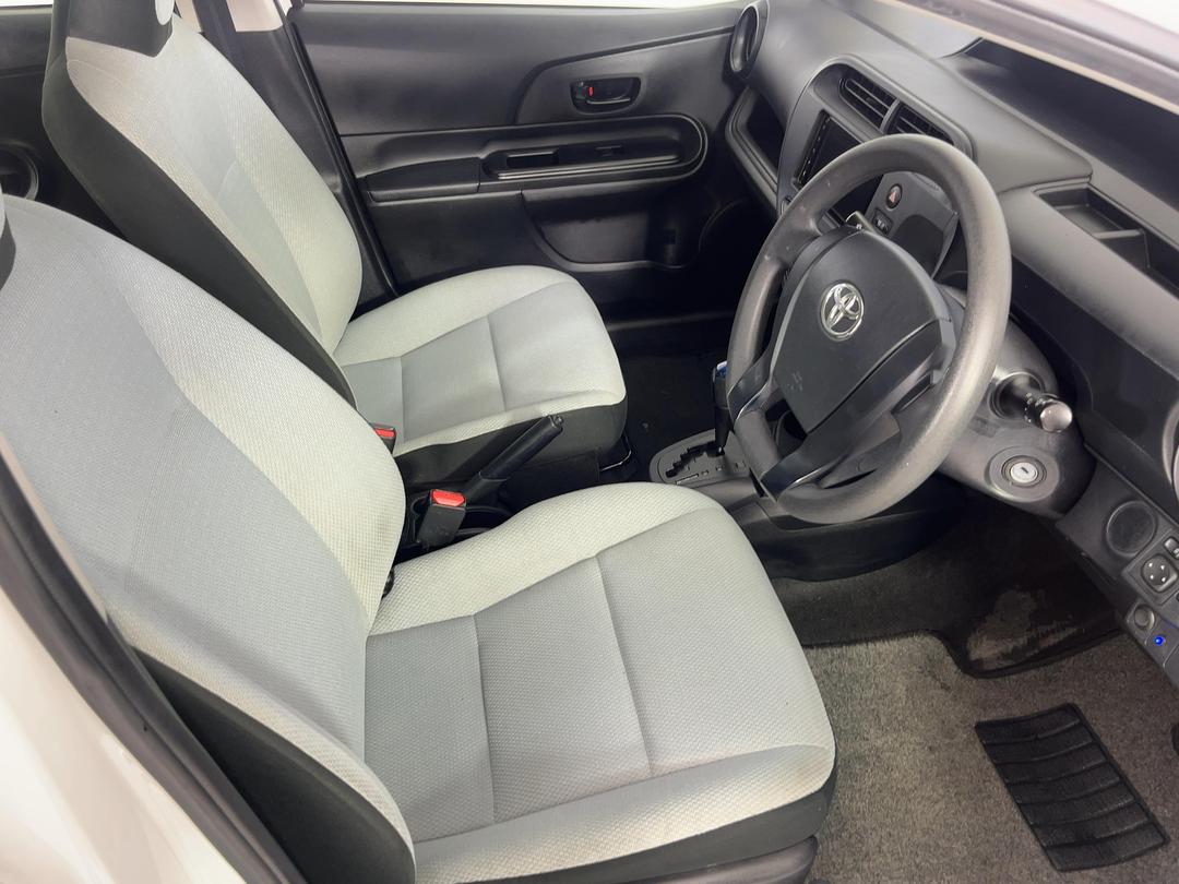 Photo '16' of Toyota Aqua
