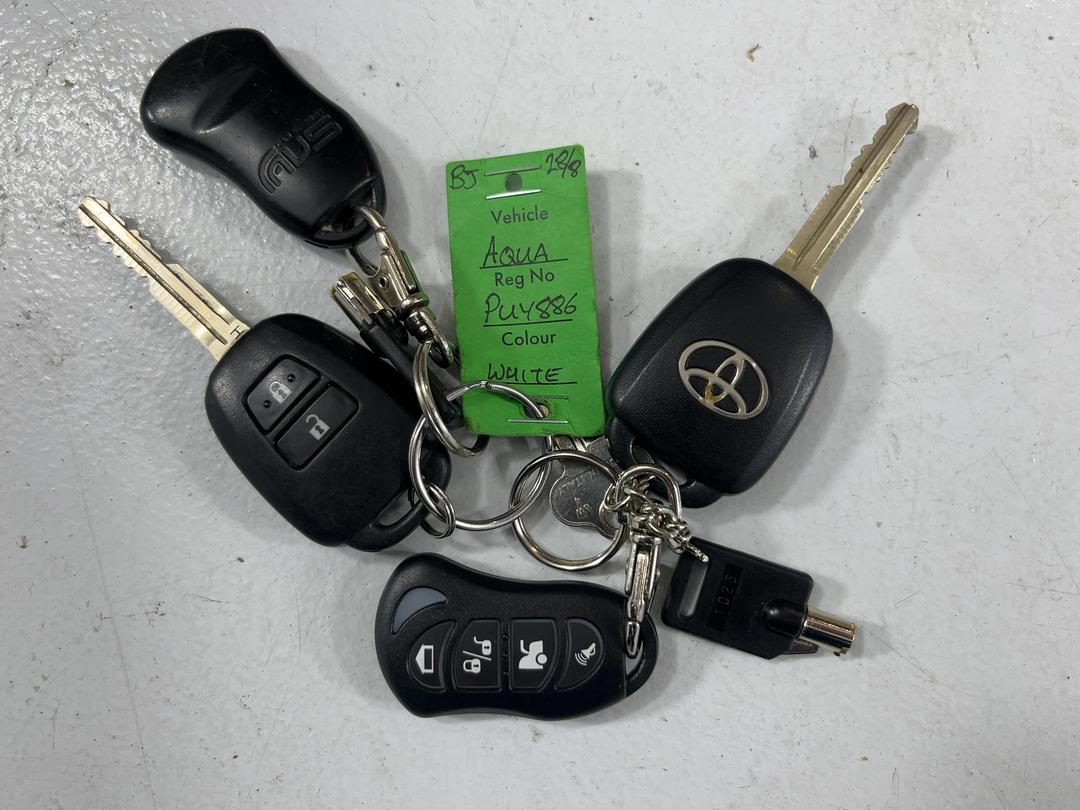 Photo '22' of Toyota Aqua