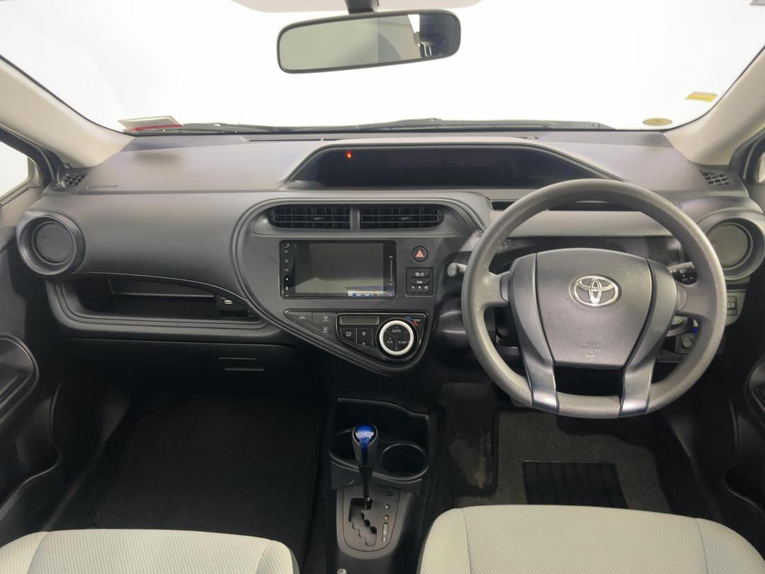 Photo '17' of Toyota Aqua