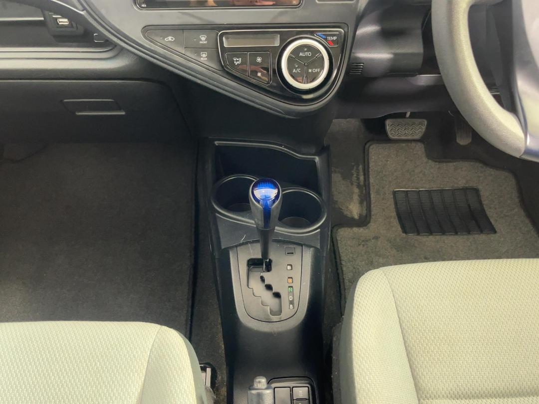 Photo '18' of Toyota Aqua