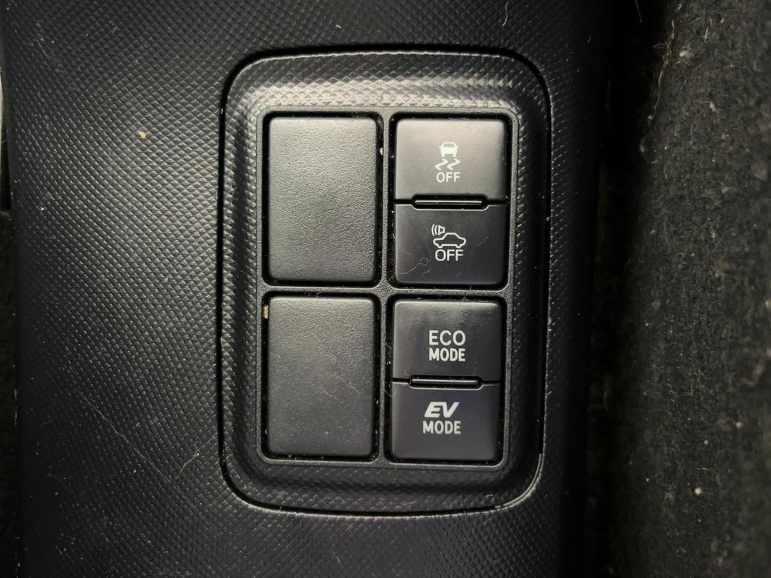 Photo '24' of Toyota Aqua