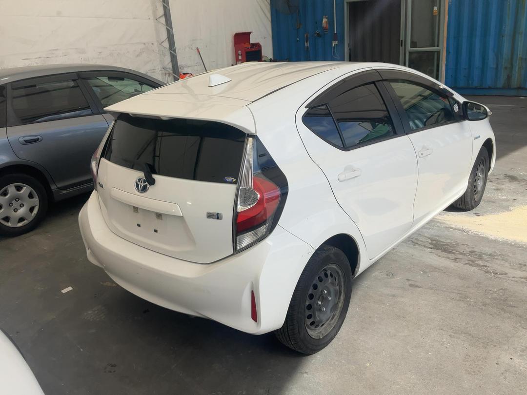 Photo '12' of Toyota Aqua