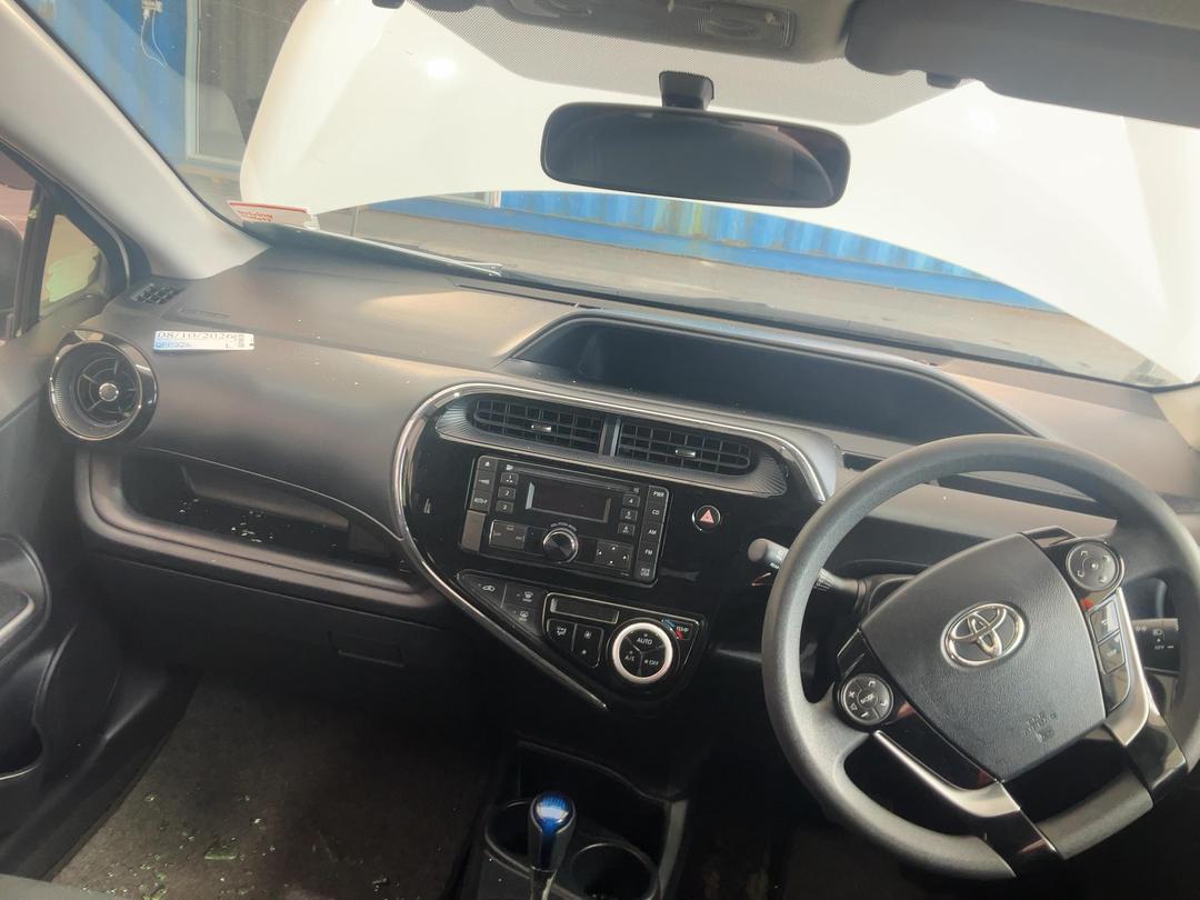Photo '21' of Toyota Aqua