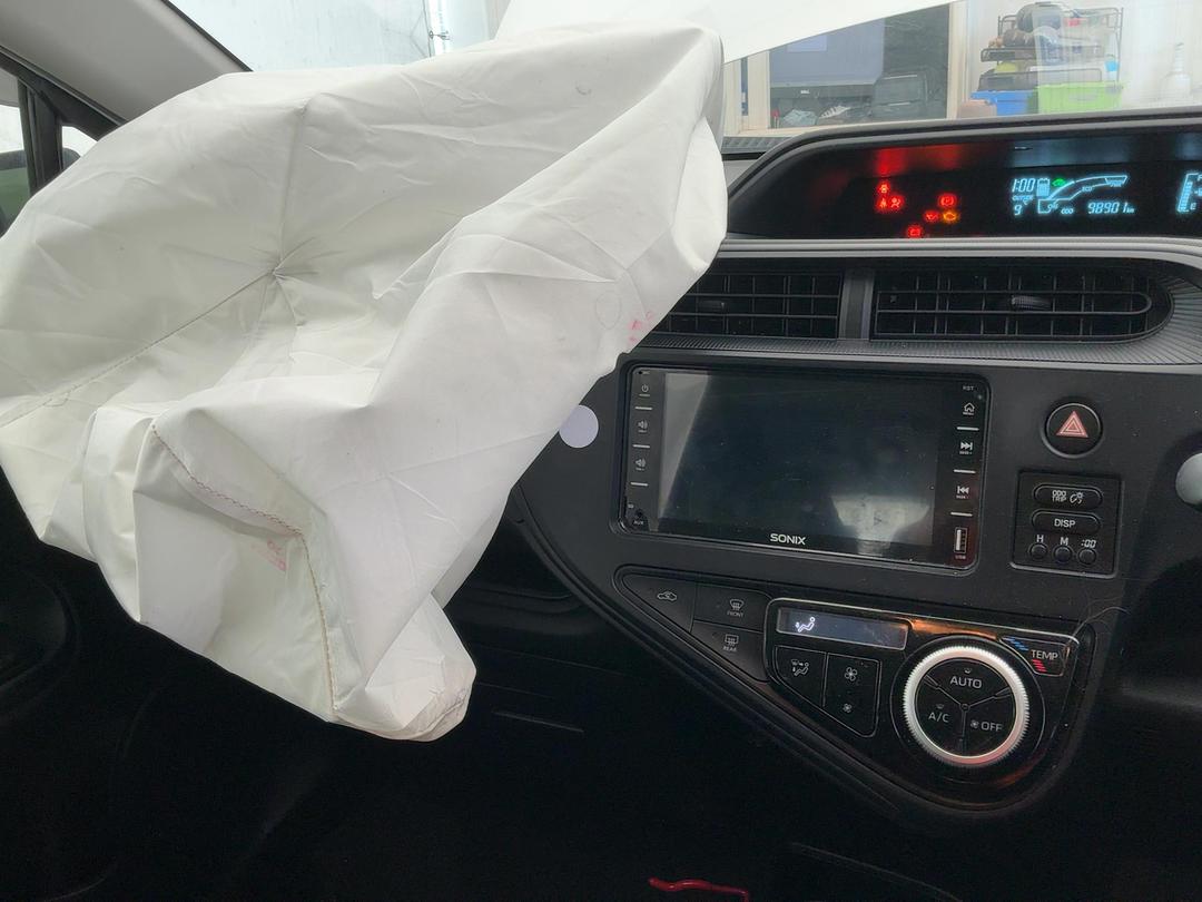 Photo '16' of Toyota Aqua Photo '16' of Toyota Aqua