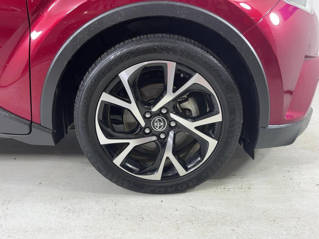 Photo '9' of Toyota C-HR