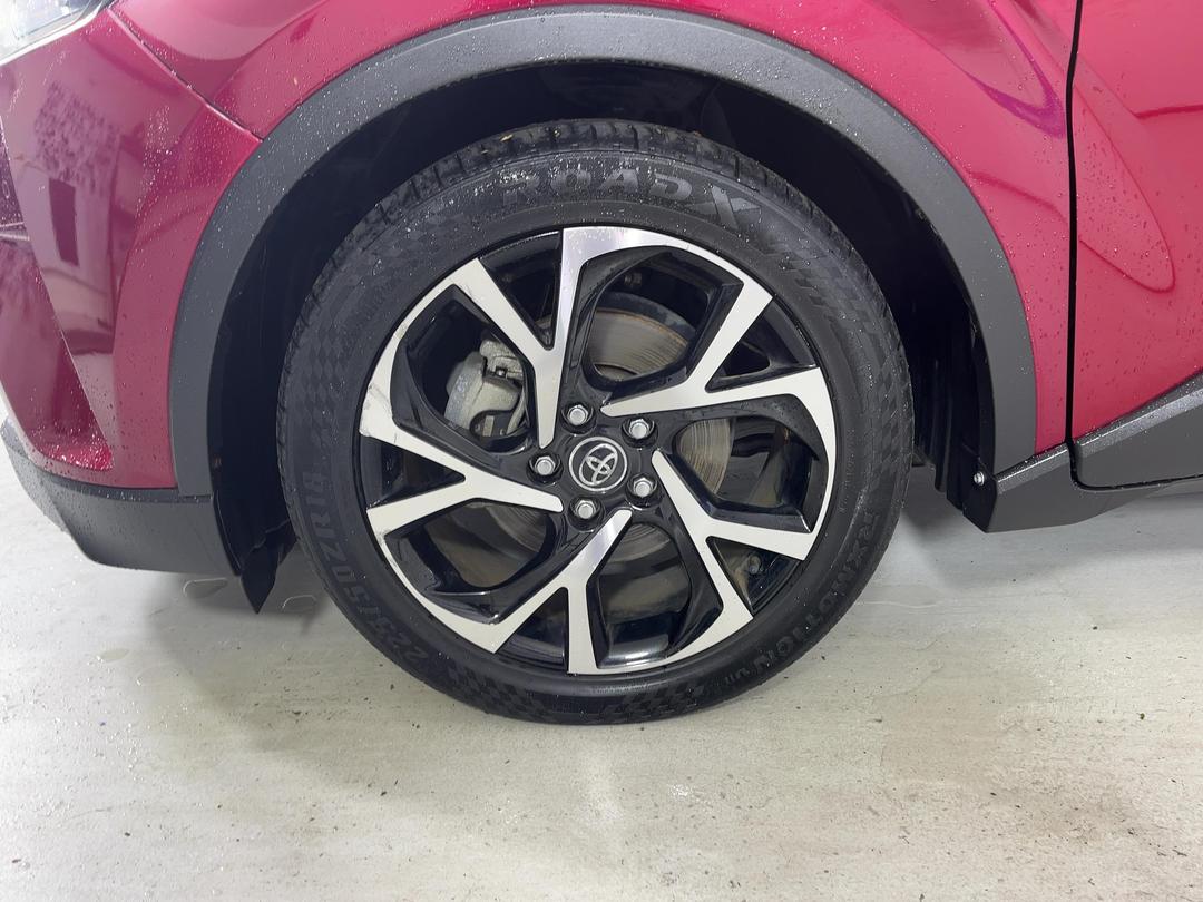 Photo '10' of Toyota C-HR
