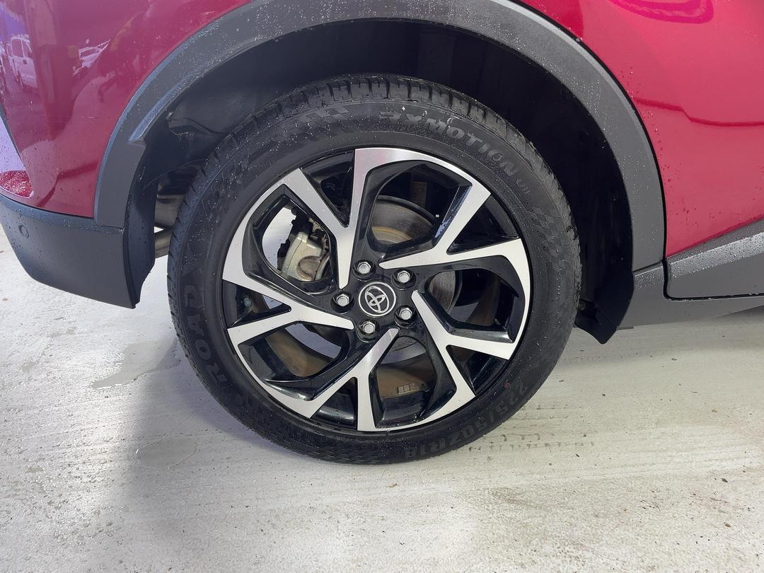 Photo '12' of Toyota C-HR