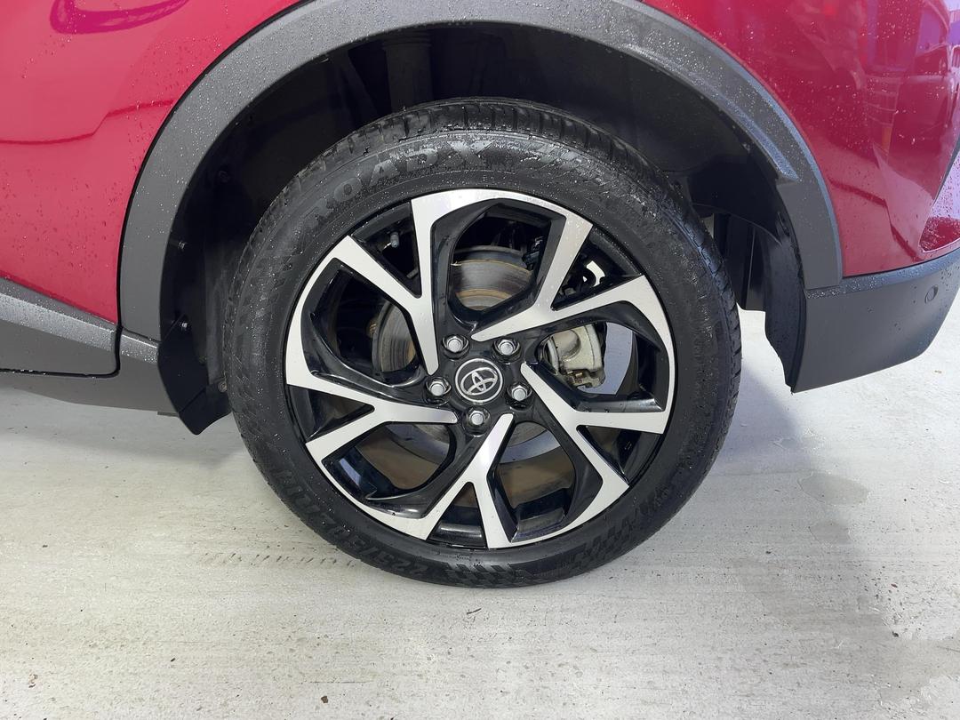 Photo '11' of Toyota C-HR