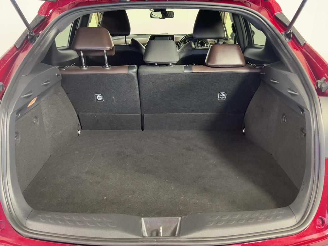 Photo '14' of Toyota C-HR