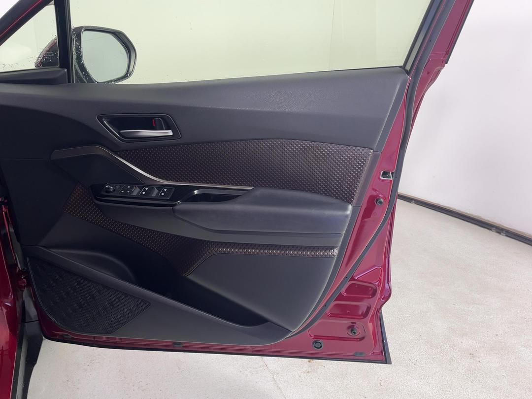 Photo '15' of Toyota C-HR