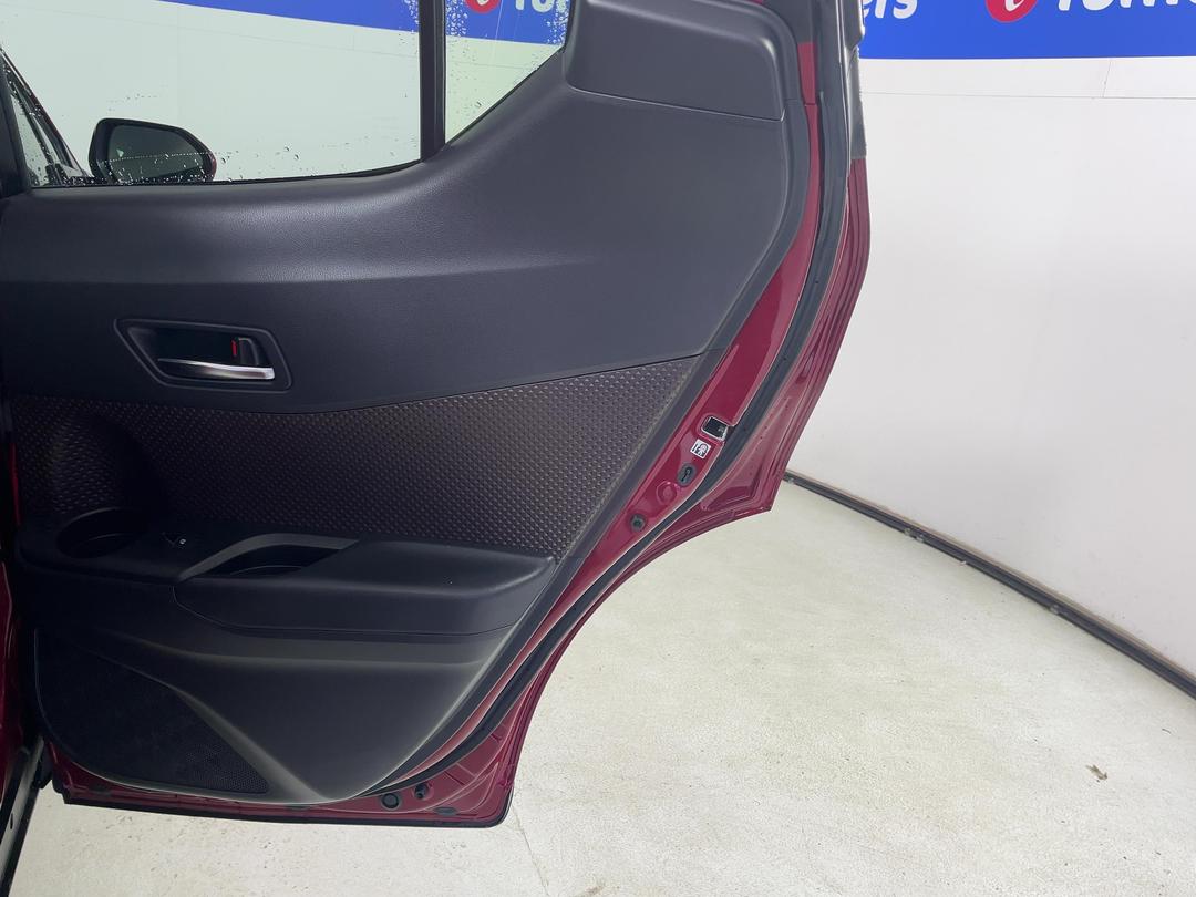 Photo '19' of Toyota C-HR