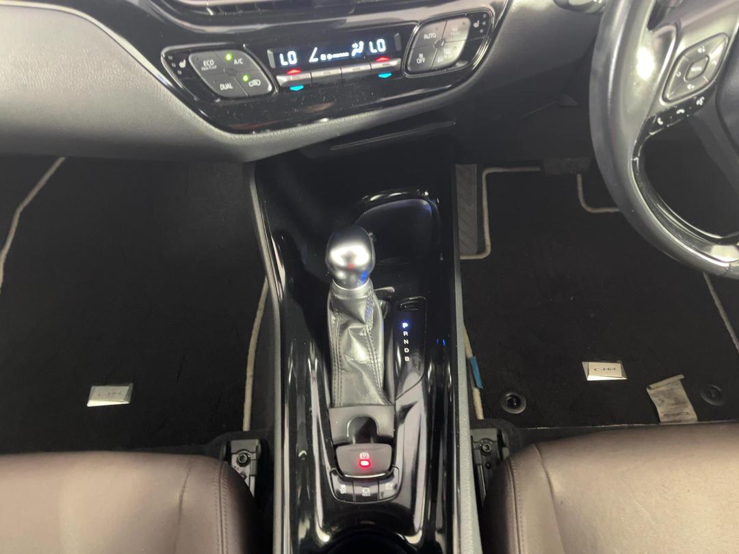 Photo '18' of Toyota C-HR