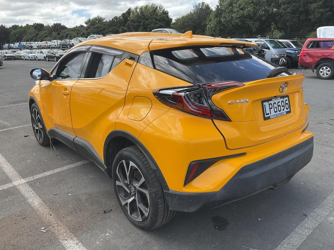 Photo '4' of Toyota C-HR Limited