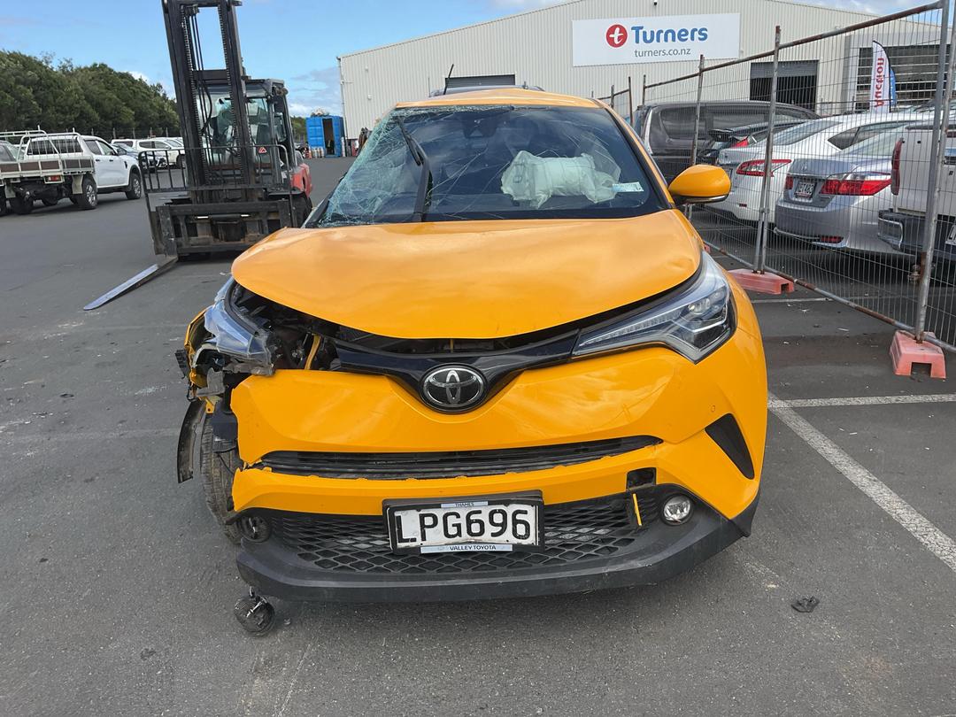 Photo '2' of Toyota C-HR Limited