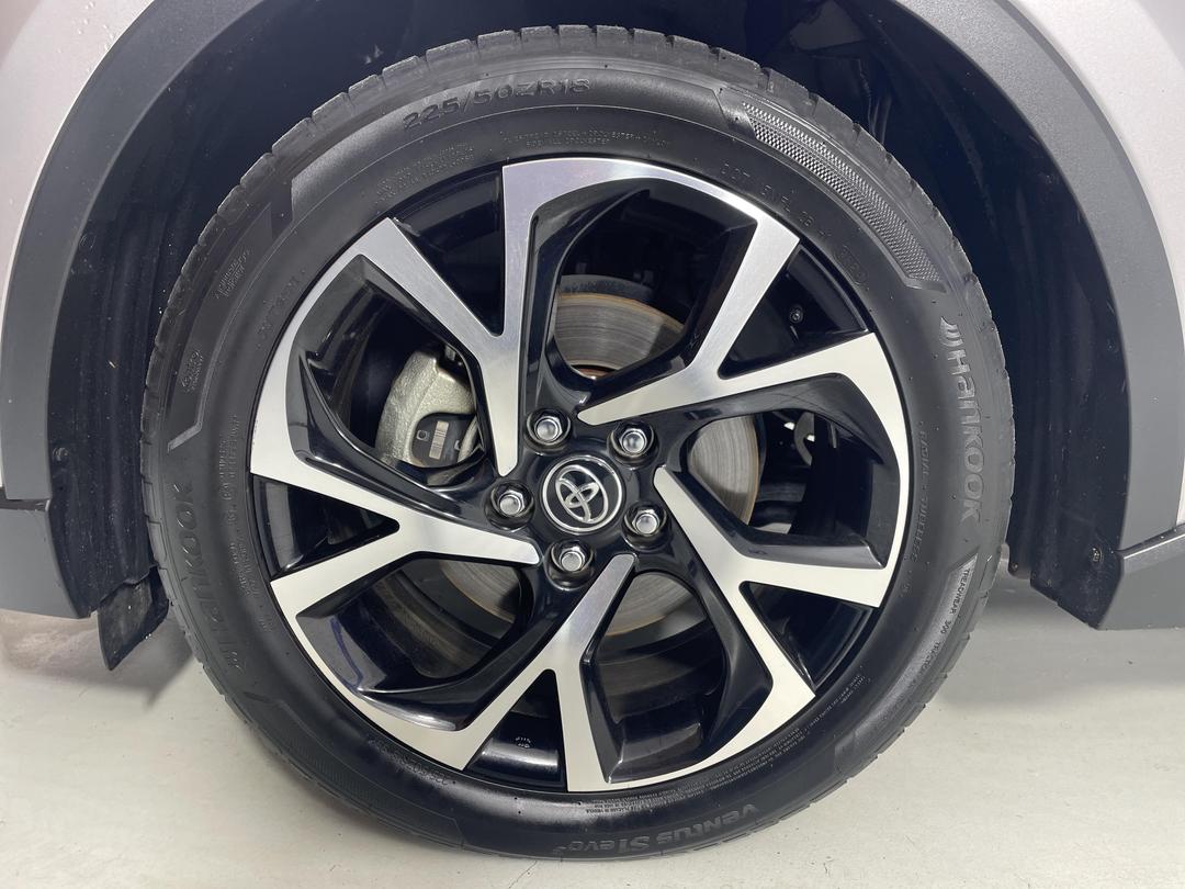 Photo '10' of Toyota C-HR